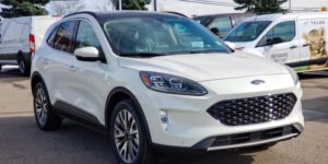 Ford Escape titanium màu trắng 2021