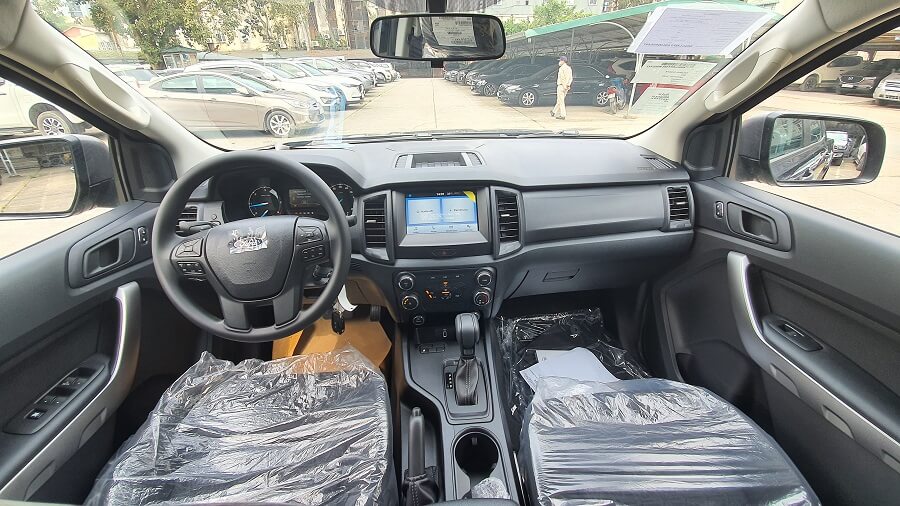 Nội Thất Ford Ranger XLS 4x2 AT 2021 Mới