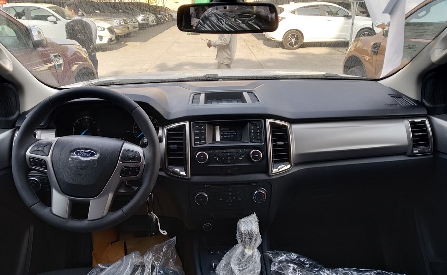 Nội thất Ford Ranger XLT 4x4 AT 2021