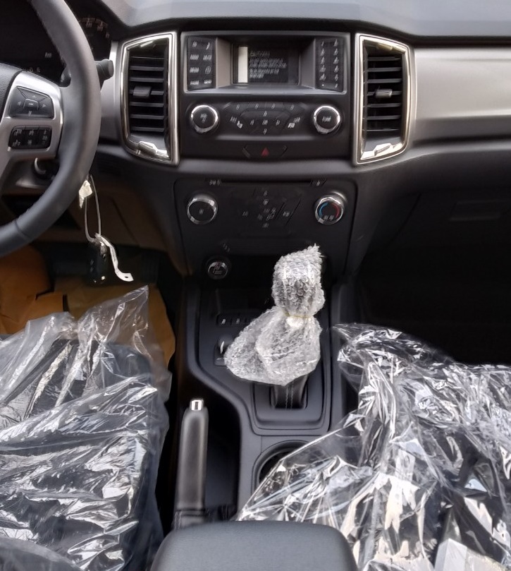 Nội thất Ford Ranger XLT 4x4 AT 2021