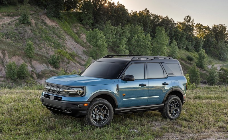 Ford Bronco 2021 màu xanh