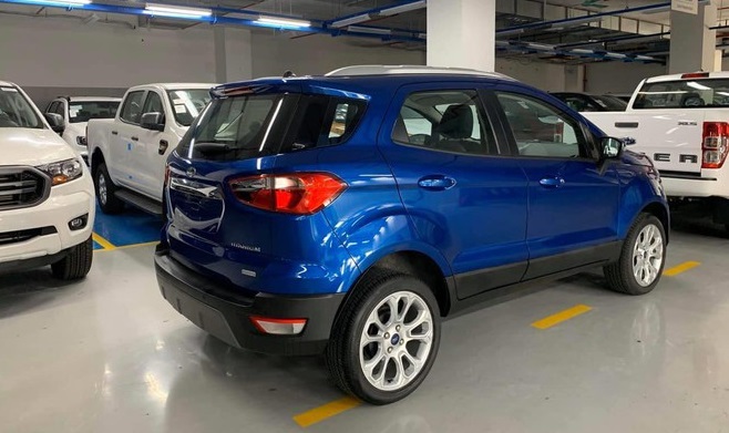 Ford Ecosport 2020-2021 màu xanh không có bánh dự phòng đằng sau