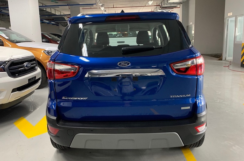 Ford Ecosport 2020-2021 màu xanh không có bánh dự phòng đằng sau