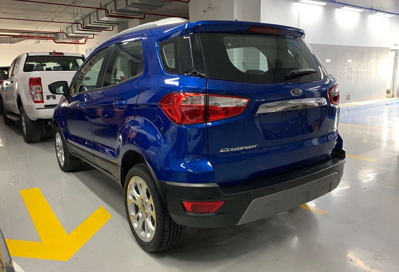 Ford Ecosport 2020-2021 màu xanh không có bánh dự phòng đằng sau