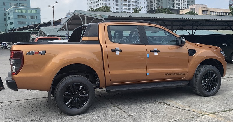 Hình ảnh ngoại thất Ford Ranger Wildtrak Bi-Turbo 2021 2022 mới màu đỏ cam tại Ford Hà Đông